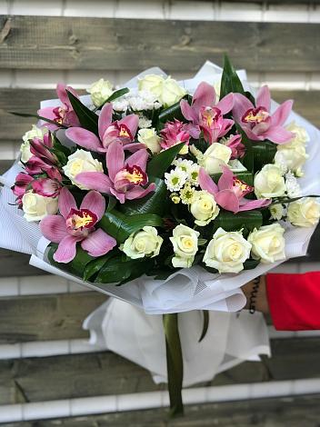 Букет цветов из: Розы и Хризантемы в Субханкулово