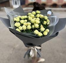 Букет Белые кустовые розы Солинеро в Субханкулово