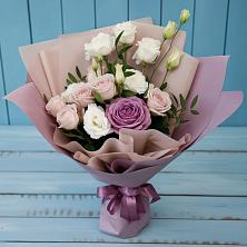 Букет цветов из:  Розы и Лизиантусы в Субханкулово