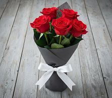 Букет 5 Красных роз Эдлесс Лав в Субханкулово