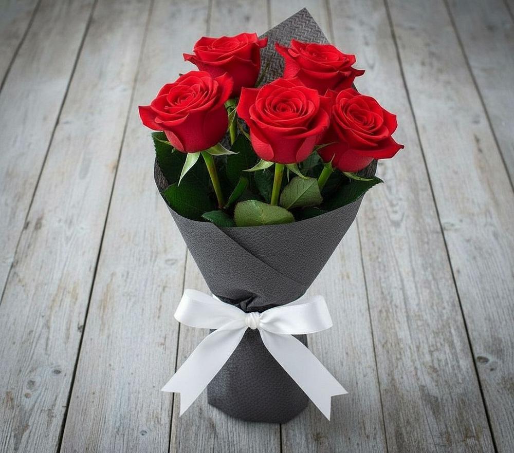 Букет 5 Красных роз Эдлесс Лав в Субханкулово