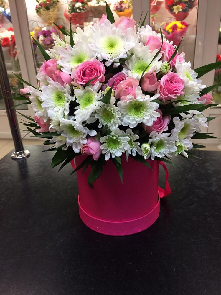 Цветочная композиция из Розы и Хризантемы в шляпной коробке в Субханкулово