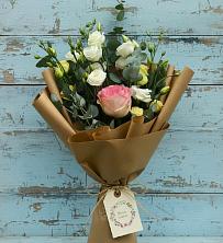 Букет цветов из:  Розы и Лизиантусы в Субханкулово