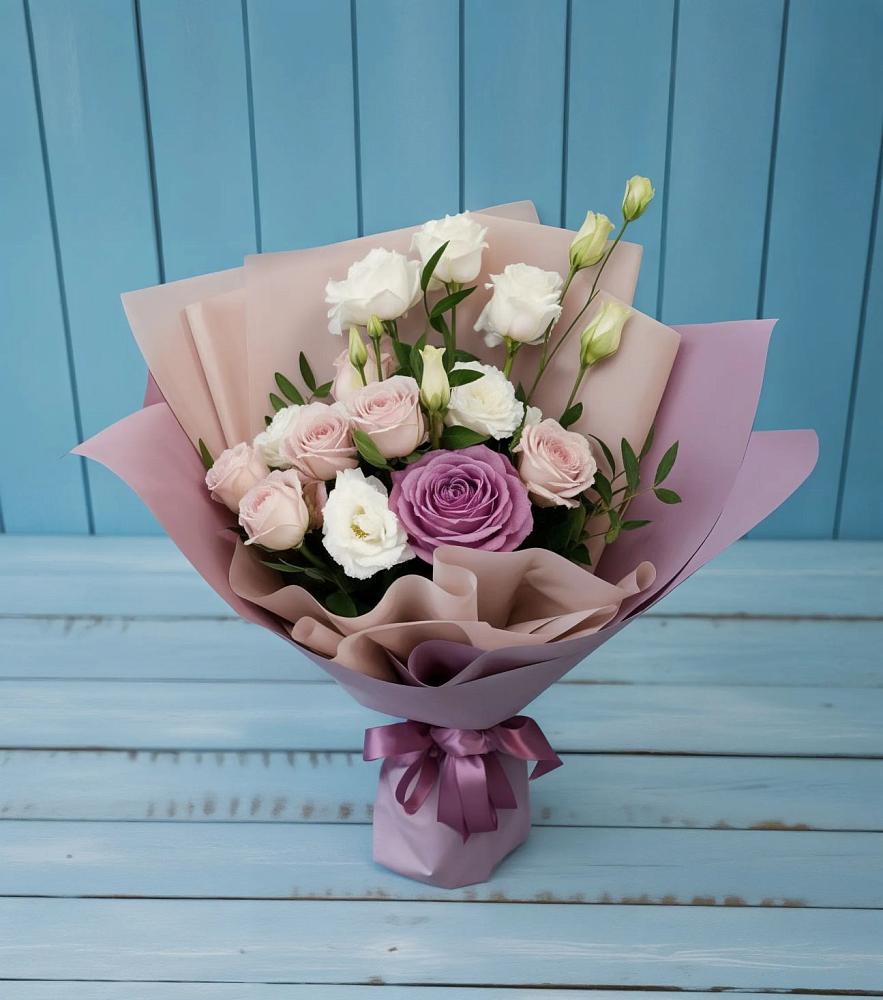 Букет цветов из: Розы и Лизиантусы в Субханкулово